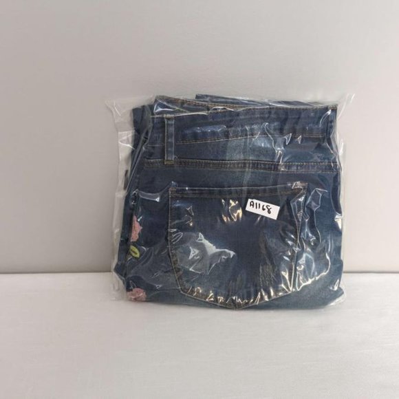 Angel Kiss Distressed Jean's Woman's Junior's Size 15 Blue Jean's Flower Embroid - Picture 9 of 9